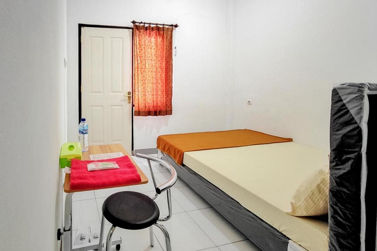 Shekinah Homestay & Cafe Waikabubak Mitra Reddoorz ภายนอก รูปภาพ