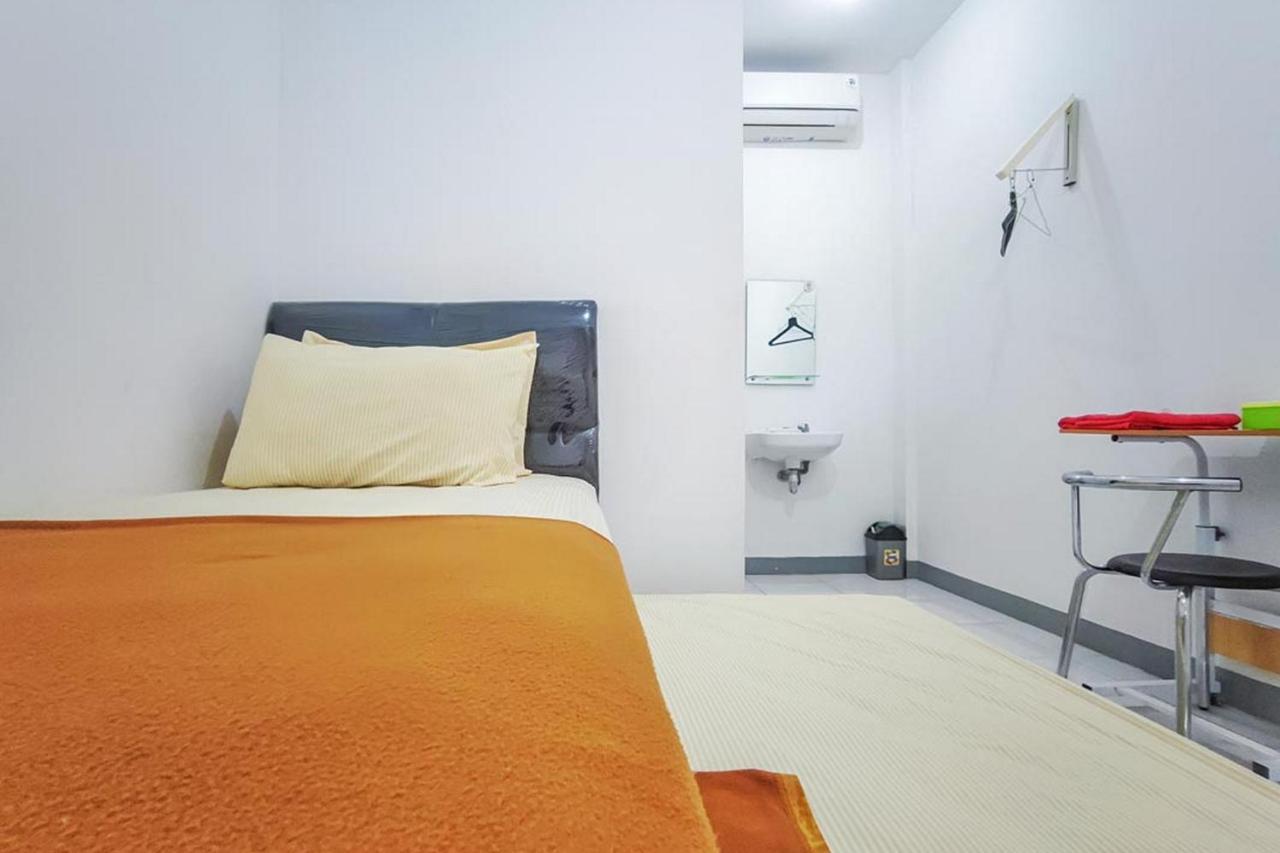 Shekinah Homestay & Cafe Waikabubak Mitra Reddoorz ภายนอก รูปภาพ