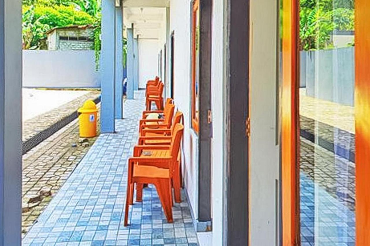 Shekinah Homestay & Cafe Waikabubak Mitra Reddoorz ภายนอก รูปภาพ