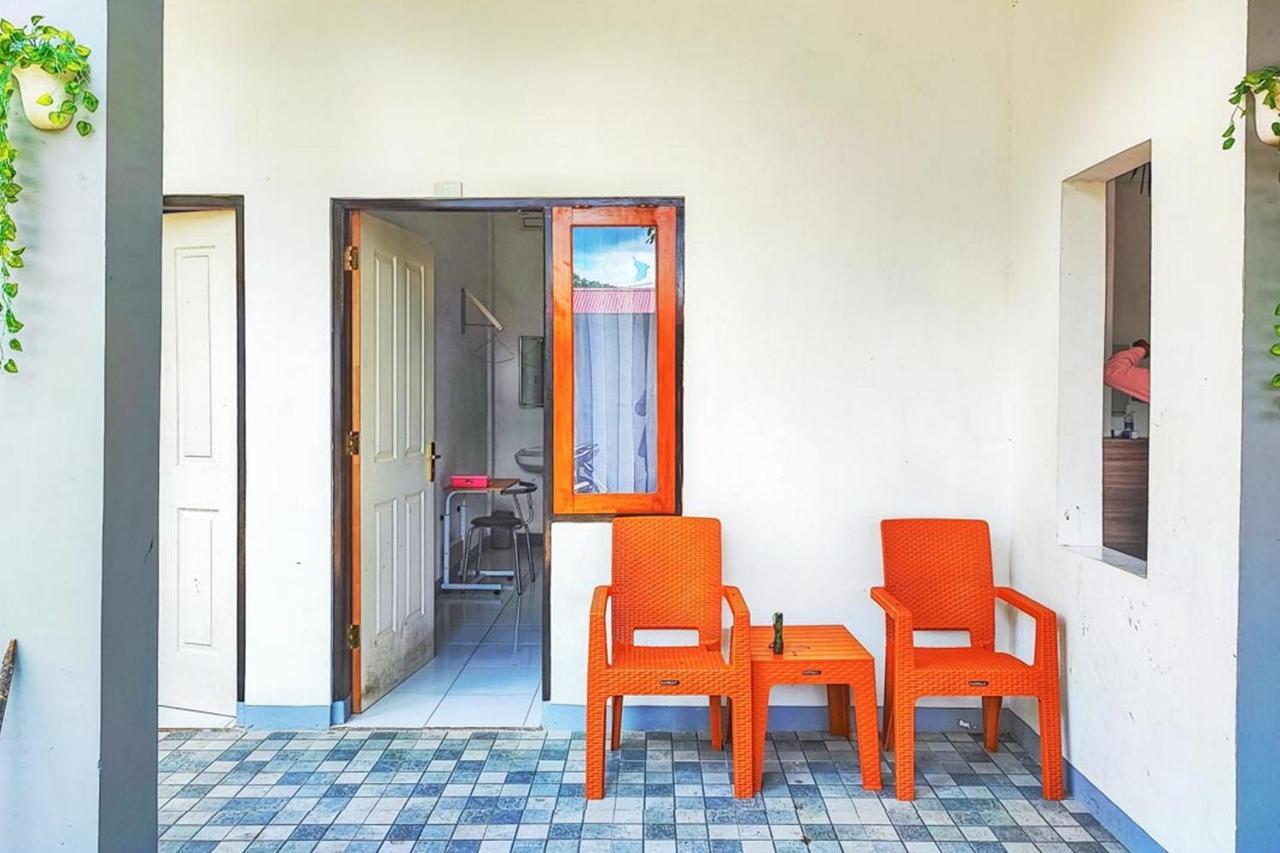 Shekinah Homestay & Cafe Waikabubak Mitra Reddoorz ภายนอก รูปภาพ